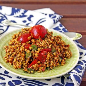 Bulgurpfanne mit Paprika und Tomate