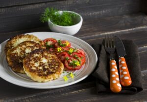 Fenchel-Puffer mit Tomatensalat