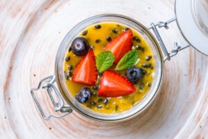 Smoothie Bowl mit Ananas und Maracuja