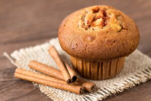 Apfel-Zimt-Muffins mit Datteln