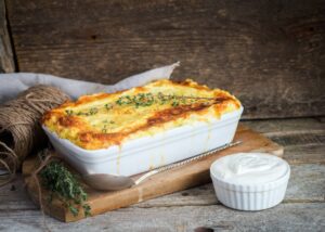 Auflauf mit Soja-Hackfleisch, Kartoffelbrei und Blumenkohl