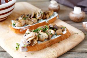 Champignon-Bruschetta mit Kräuterquark