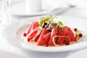 Carpaccio mit Salat