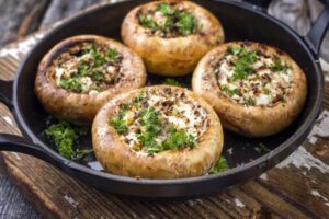 Champignons mit Ricotta-Oregano-Füllung