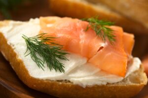 Ciabattabrötchen mit Lachs und Meerrettich