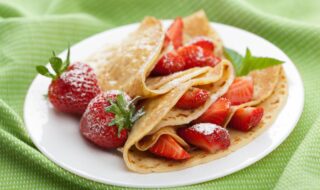 Crêpes mit Frischkäse und Erdbeeren