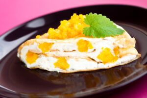 Crêpe mit Quarkcreme und Orange