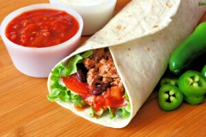 Wrap mit Hühnchen, Paprika, Tomate und Kidneybohnen