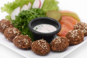 Falafel mit Kräuterdip