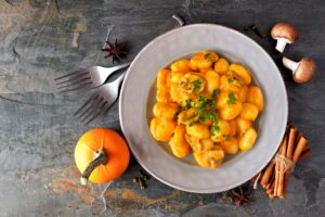 Gnocchi mit Zucchini und Champignons