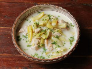 Grüne Bohnensuppe mit Hähnchen