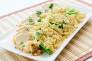 Putenbrust mit Quinoa und Zuckerschoten