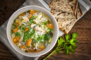 Hühnersuppe mit Blumenkohlreis