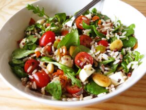 Italienischer Reissalat mit Honig-Salz-Mandeln