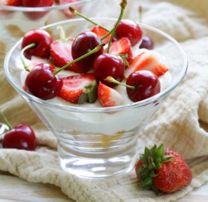 Kirschcreme mit Erdbeeren