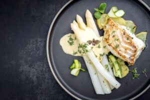 Kabeljau mit Spargel und Zucchini