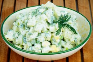 Kartoffelsalat mit Ei und Dill