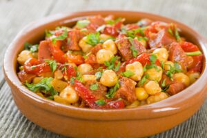 Spanische Kichererbsenpfanne mit Chorizo