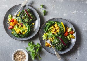 Mangold-Taschen mit Currylinsen und Tomaten