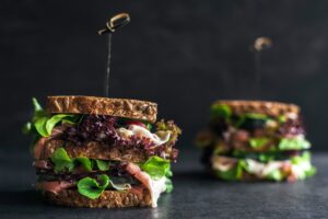 Mehrkornsandwich mit gekochtem Schinken