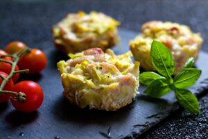 Muffins mit Zucchini und Käse