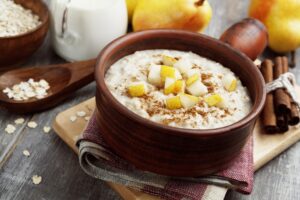 Porridge mit Banane und Birne