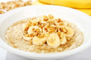 Porridge mit Banane und Walnüssen