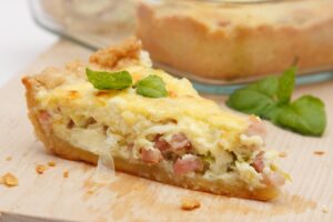 Blumenkohlquiche mit Lauch und Schinken