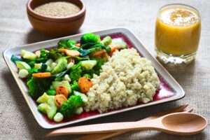 Quinoa mit buntem Ofengemüse