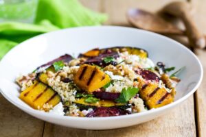 Rote-Bete-Quinoa Bowl mit Kürbis