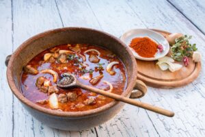 Rindfleischsuppe mit Perlgraupen und Möhren