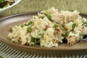 Risotto mit Hähnchen, Schinkenspeck und Erbsen