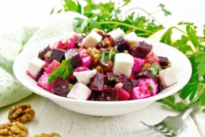 Rote Bete mit veganem Feta und Walnüssen