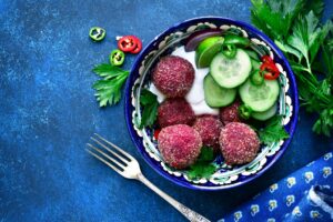 Rote-Bete-Falafel mit Joghurt-Dip