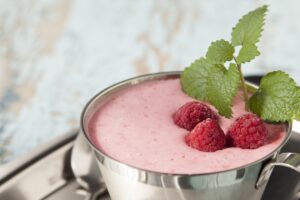 Sahnejoghurt mit Himbeeren und Banane