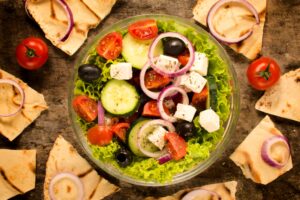 Feta-Gurkensalat mit Zitronen-Senf Dressing