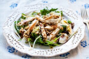 Hähnchensalat mit Rucola und Quinoa