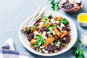 Salat mit Linsen, Rote Bete, Süßkartoffel und Feta