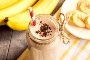 Milchshake mit Banane und Quark