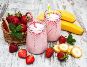 Shake mit Erdbeeren, Bananen und Quark