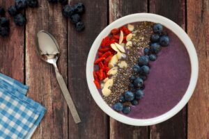 Blaubeer-Smoothie Bowl mit Goji Beeren