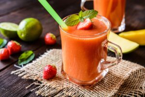 Mango-Erdbeer-Smoothie