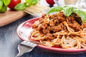 Vollkornspaghetti mit Soja-Hack und Aubergine