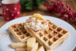 Waffel mit Apfel und Quark