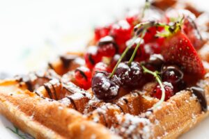 Waffel mit Beeren und Joghurt