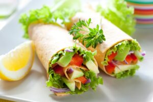 Wrap mit Avocado und Paprika